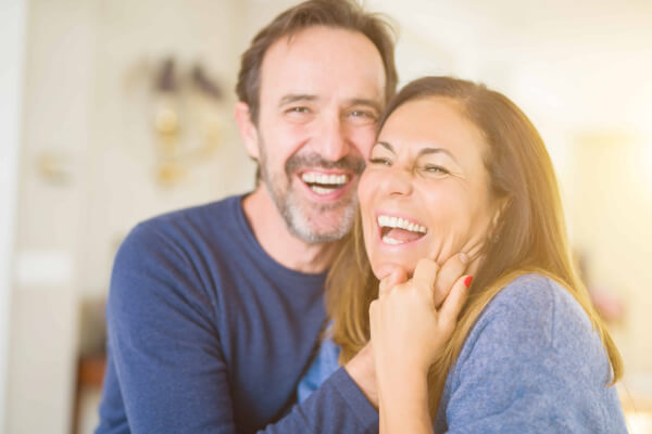 Como é feito o recontorno estético dental?