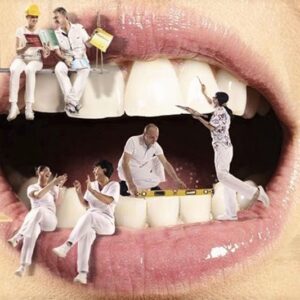 ilustração de uma boca com pessoas trabalhando dentro